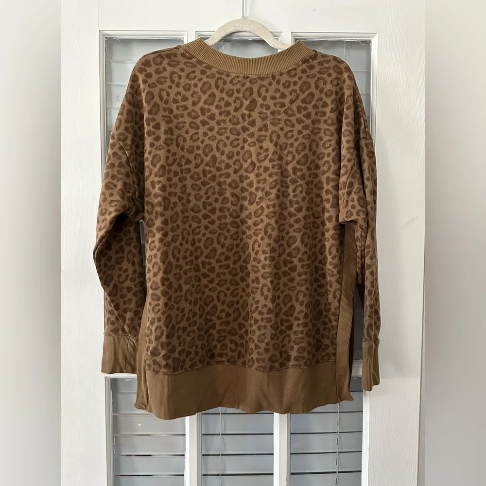 Avia Women’s L (12-14) High Slit Brown Tan Leopard Print Sweatshirt | SKU 0761